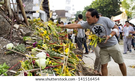 CHIANG MAI THAILAND-JUNE 5 : Inthakhin traditional Offerings of flowers.Unidentified man are offerings flowers to the traditional city pillar at Chedi Luang temple.on June 5,2013 in Chiangmai Thailand