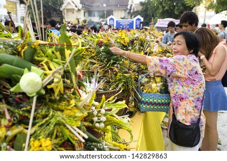 CHIANG MAI THAILAND-JUNE 5 : Inthakhin traditional Offering of flower.Unidentified woman are offering flower to traditional city pillar shrine Chedi Luang temple.on June 5,2013 in Chiangmai Thailand