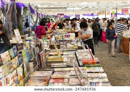 CHIANG MAI, THAILAND - JANUARY 23 : CHIANG MAI UNIVERSITY Book Fair (CMU.) Students and the public attention on the purchase price has been held annually on January 23 , 2015 in Chiang Mai,Thailand.