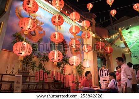 CHIANGMAI THAILAND - FEBRUARY 18 : Chinese New Year in Thailand. Tourists come to worship God in the pray of Chinese New Year every year. to Warorot market. on February 18, 2015 in Chiang Mai,Thailand