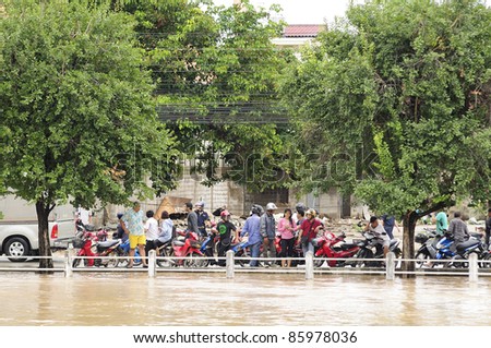 CHIANG MAI THAILAND - SEPTEMBER 28 : Flooding the Chiangmai city.Flood level of the traffic is going to be difficult on September 28,2011 in Chiangmai Thailand