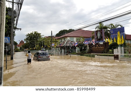 CHIANG MAI THAILAND - SEPTEMBER 28 : Flooding the Chiangmai city.Water from flooded streets and nearby buildings on September 28,2011 in Chiangmai,Thailand