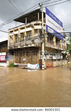 CHIANG MAI THAILAND - SEPTEMBER 28 : Flooding the Chiangmai city.Water from flooded streets and nearby buildings on September 28,2011 in Chiangmai,Thailand