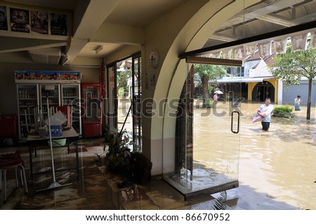 CHIANG MAI THAILAND - SEPTEMBER 29 : Flooding the Chiangmai city.Flood damage over a wide area stores on September 29,2011 in Chiangmai,Thailand