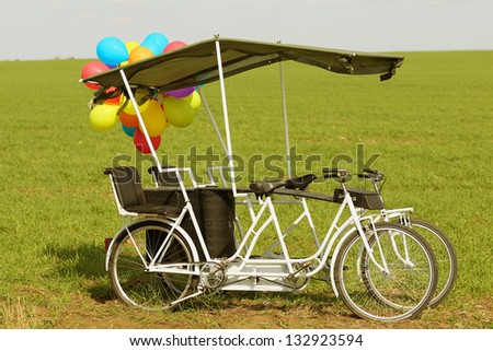 Great bicycle for group with balloons attached