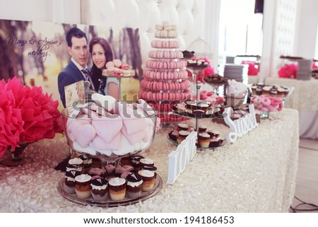 Beautifully decorated wedding table with sweets