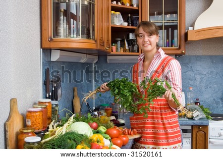 Girl don\'t know what to do with parsley in the kitchen