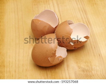 Egg shell on wooden background