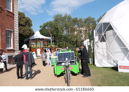 LONDON, UK-SEPTEMBER 17: Visitors and Exhibits at Prince Charles Garden Party To Make a Difference,  on Sept 17, 2010 in London