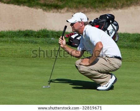CROMWELL, CT - JUNE 28: Golfer Lucas Glover lines up his putt on 18 during the final round of the Travelers Championship at TPC River Highlands Golf Course on June 28, 2009 in Cromwell, CT