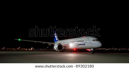 EL PASO, TEXAS – NOV. 18: A new Boeing 787 Dreamliner on a proving run from the factory in Seattle lands at El Paso International Airport on November 18, 2011 in El Paso, Texas.