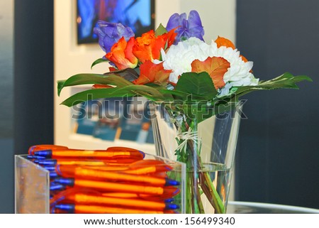 Gift pens and flowers in the interior of office