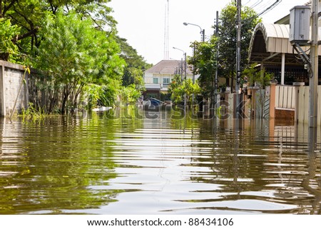 BANGKOK-NOV 08 : water flood village in klongsamwa district. Nov 08, 2011, Thailand , Bangkok