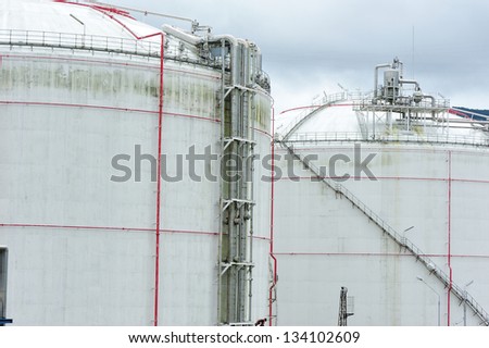 oil storage and pipelines