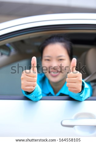 woman driver thumb up in car