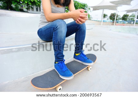 woman skateboard sit at skatepark
