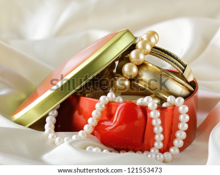 gift box with gold and pearl jewelry