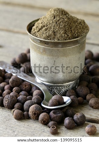 ground black pepper on a wooden table