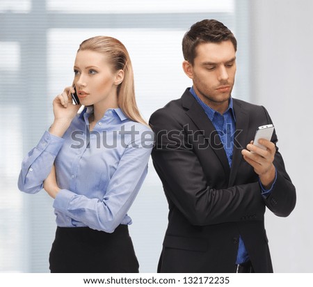 picture of man and woman with cell phones