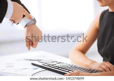 picture of boss and worker at work having conflict
