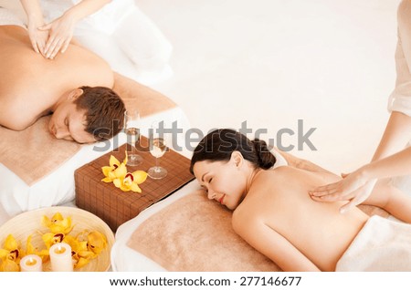picture of couple in spa salon getting massage