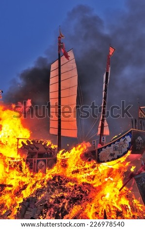Tainan, TAIWAN - NOV 15 : Taiwan religious culture of burning the Royal ship on NOV 15, 2011 in Taiwan. Three-Laos-Bay Palace held once every 3 years, since variables many believers come to visit