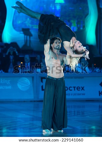 MOSCOW - OCT 25: Victor Da Silva and Hanna Karttunen  perform  exhibition showdance in  Kremlin, in Moscow on October 25, 2014