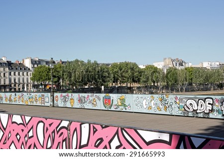 End of the padlocks on the Pont des Arts Paris,  4 street art\'s artist: Jace, El Seed, Brusk, Pantinio exhibit their work. Installation of street art on the Pont des Arts (Paris France). 06/june/2015