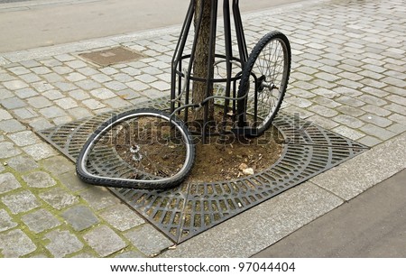 theft of a bicycle, it remains only two wheels