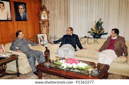 ISLAMABAD, PAKISTAN, DEC 23: President, Asif Ali Zardari in meeting with Muslim League-Q President, Ch.Shujaat Hussain and Senior Federal Minister, Ch.Pervez Elahi at Aiwan-e-Sadr December 23, 2011.