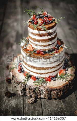 wedding cake in rustic style