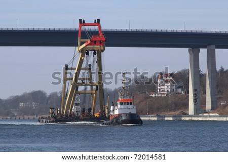 tug with recovery floating crane