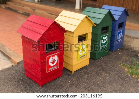 Recycling bins for arranged on public trash