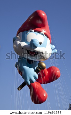 NEW YORK - NOVEMBER 22: Papa Smurf balloon is flown at the 86th Annual Macy\'s Thanksgiving Day Parade on November 22, 2012 in New York City.