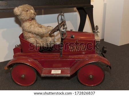 NEW YORK, NY - JANUARY 22, 2014: Antique American 20th century Packard pedal car and Teddy bear presented by Gemini Antique Ltd. at opening night of NYC Metro Show at Metropolitan Pavilion