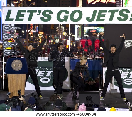 NEW YORK - JANUARY 21: Recording artist Jason Derulo (2nd L) performs at the New York Jets AFC Championship game pep rally in Times Square on January 21, 2010 in New York City.