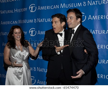 NEW YORK - NOVEMBER 18: Dr. Mehmet Oz, Lisa Oz and Jimmy Fallon attend American Museum of Natural History Gala on November 18, 2010 in New York, City.