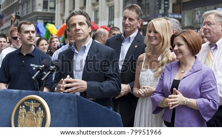 NEW YORK - JUNE 26: New York Governor Andrew Cuomo, Sandra Lee, City Council speaker Christine Quinn, New York State Senator Tom Duane attend press conference at pride parade on June 26, 2011 in NYC
