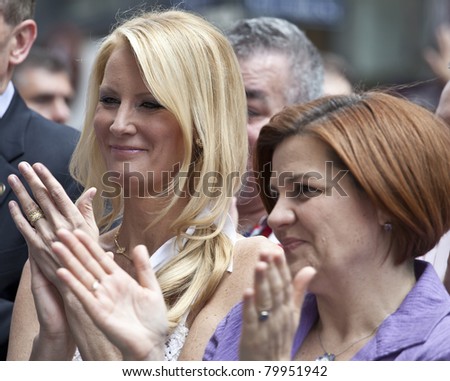 NEW YORK - JUNE 26: Christine Quinn CIty council speaker and Sandra Lee attend press conference at pride parade on June 26, 2011 in New York City, NY.
