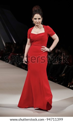 NEW YORK - FEBRUARY 08: Gloria Estefan Walks runway for of the Heart Truth Red Dress Collection 2012 fashion show at Hammerstein Ballroom at Manhattan Center in Manhattan on February 08, 2012 in New York City, NY