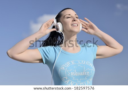 picture of a young woman has the joy of listening music
