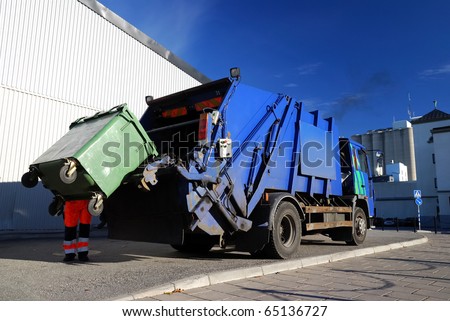 garbage transport car loading itself