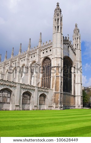 King\'s College Chapel in Cambridge seen from the front. Erected in 1532-36, the chapel is one of the finest examples of late Gothic English architecture.