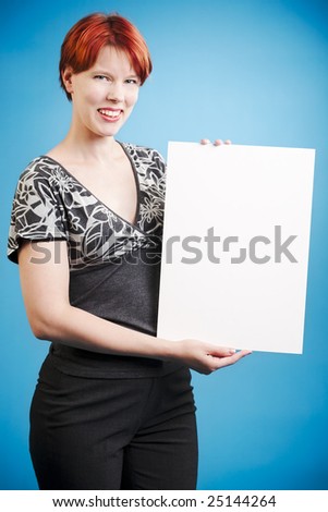 Read head woman holding a empty note 