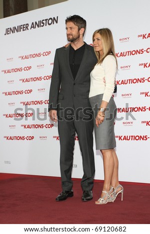 BERLIN - MARCH 29: Gerard Butler and Jennifer Aniston attend the photo call of 'The Bounty Hunter' on March 29, 2010 in Berlin, Germany.