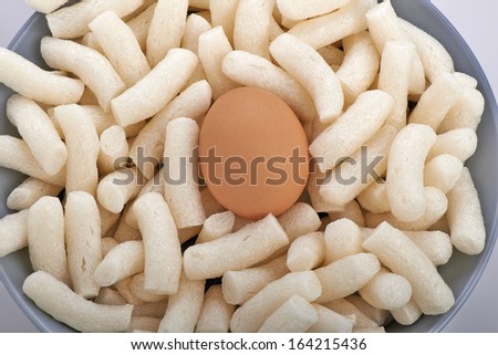 Bowl with  packing styrofoam peanuts protected a egg