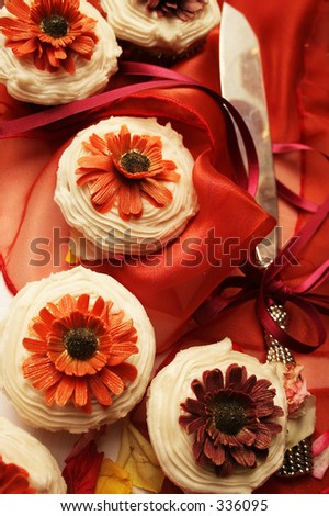 Wedding cupcakes with knife