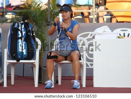 HUA HIN, THAILAND - DEC 29:Li na of China check racquet before tennis match \