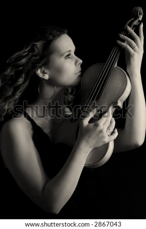 Beauty girl with violin over black background. Black&white