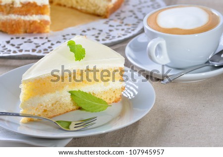 Low calorie fancy cake with yogurt and cream cheese